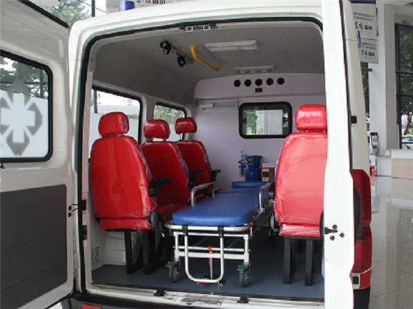 東風(fēng)御風(fēng)短軸救護(hù)車 東風(fēng)御風(fēng)短軸救護(hù)車