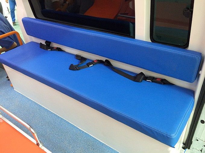 福特V348長(zhǎng)軸超人高頂監(jiān)護(hù)型救護(hù)車 福特V348長(zhǎng)軸超人高頂監(jiān)護(hù)型救護(hù)車